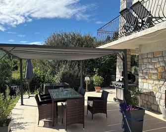 Bnb Castellane Chambre D'hotes B&b - Castellane - Patio