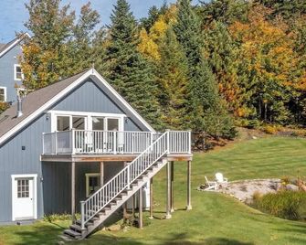 Mountaintop Loft: Private Guest House w/ Fireplace - Morrisville - Building