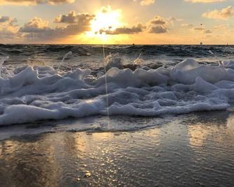 Direct Oceanfront Condo On The Beach - Highland Beach