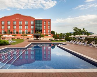 Hotel Barcelona Golf Resort - Sant Esteve Sesrovires - Piscine