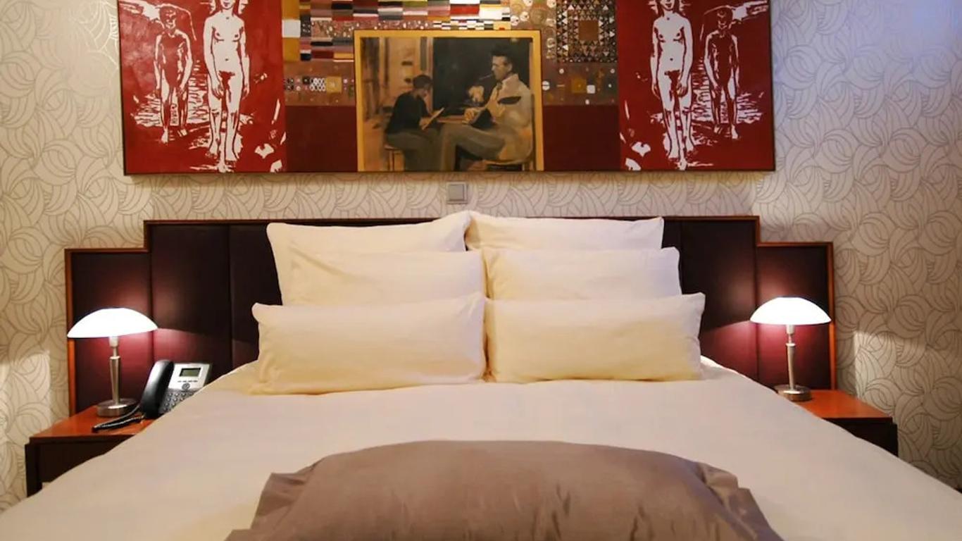 Hotel Mitra, Story Hotels