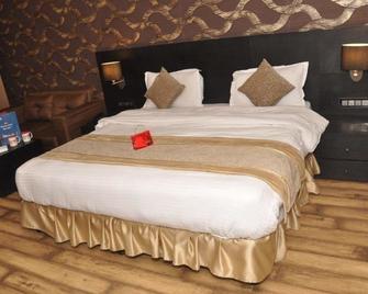 Hotel Gulmarg Regency - Shimla - Bedroom