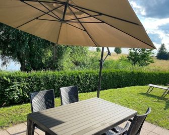 Idyllic natural oasis - pure tranquillity just 5 minutes' walk from the Müritz - Röbel/Müritz - Innenhof