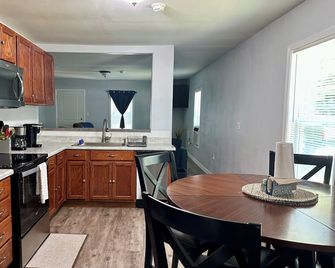 Cozy two bedroom house in lovely Ardmore. - Ardmore - Kuchyň