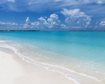 Cozy Efficiency Located in the Treasure Cay Beach Villas. - Treasure Cay