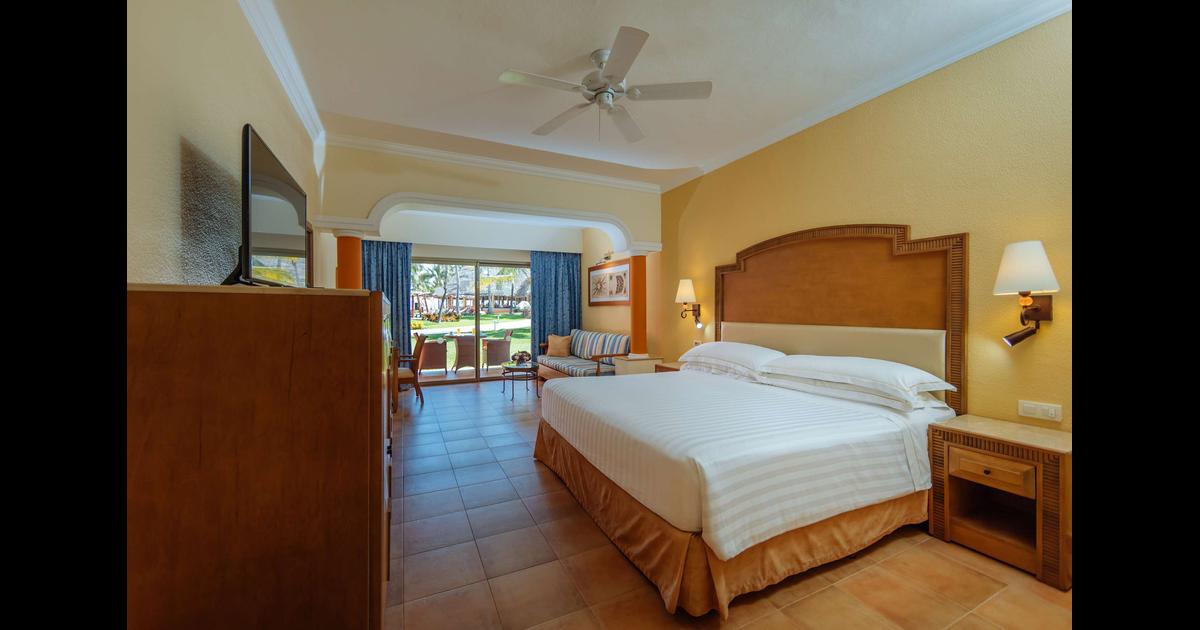 Download Dormitorio amarillo playa For Free