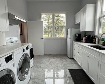 Forest Spacious whole house（Party allowed） - Martensville - Kitchen