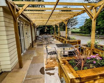 The Angel Hotel - Alton - Patio