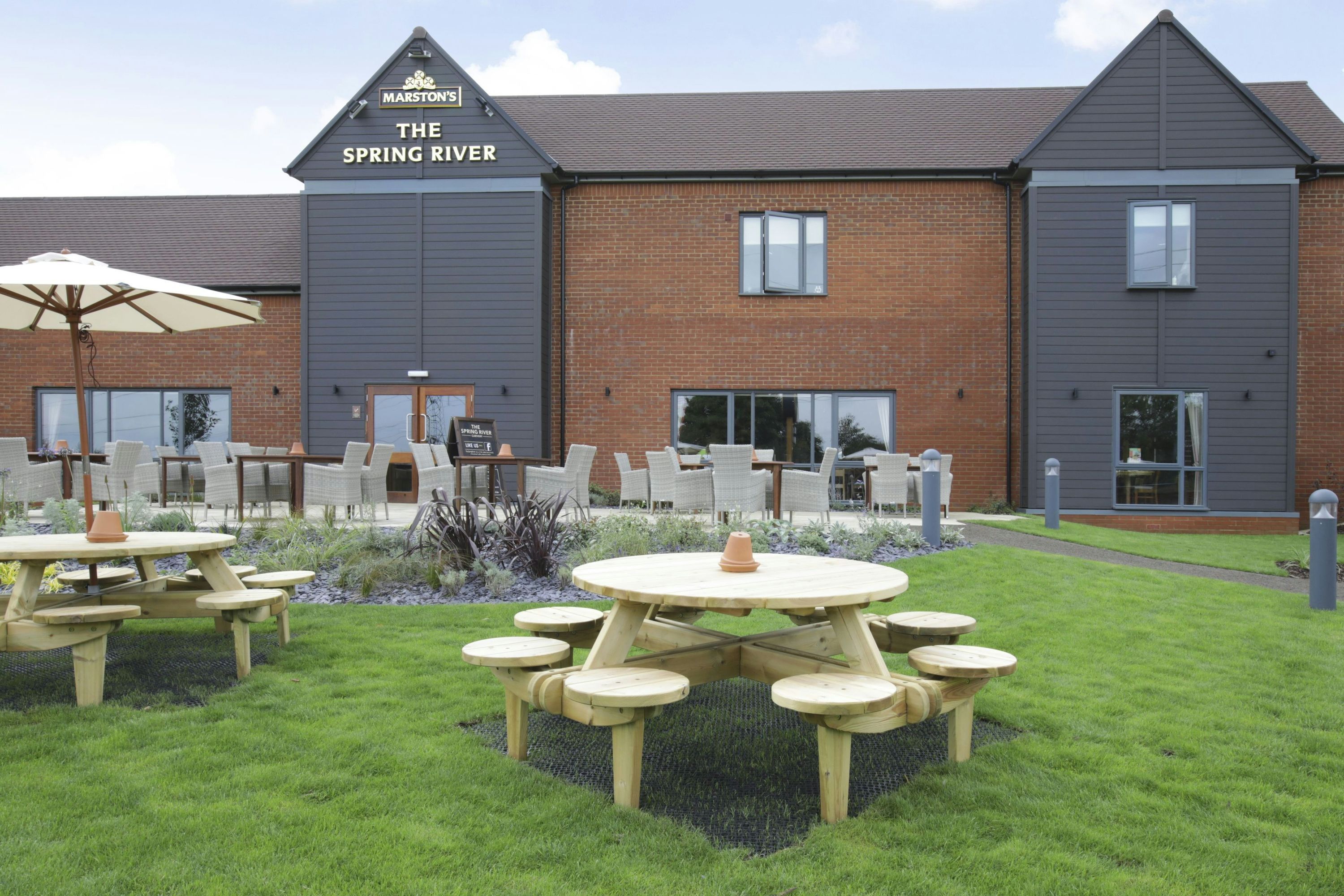 Spring River Ebbsfleet by Marston's Inns - Gravesend - Patio