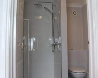 The Sportsman Chalets - Deal - Bathroom