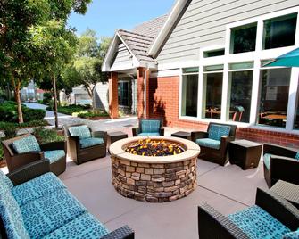 Residence Inn by Marriott Milpitas Silicon Valley - Milpitas - Patio