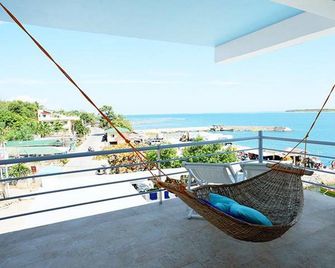 Sundowners Vacation Villas Bolinao - Bolinao - Balcón