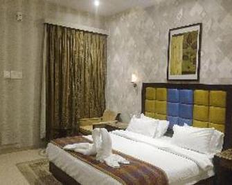 Byke Brightland Adventure Park & Resort - Matheran - Slaapkamer