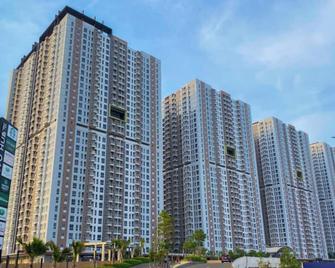 Spacious 1Br At High Floor Tokyo Riverside Pik 2 Apartment - Sepatan - Gebäude