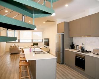 Hilton Executive Apartment - Marleston - Kitchen