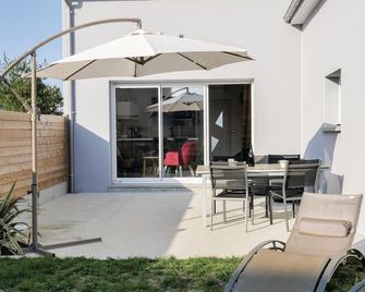 Nice home in Saint Germain sur Ay - Saint-Germain-sur-Ay - Patio