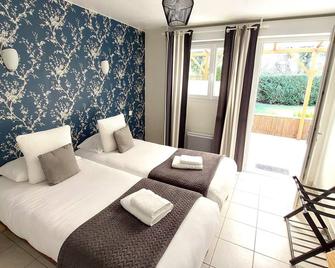 Logis Hôtel La Rosière----Situé Entre Bayeux Et Arromanches - Arromanches-les-bains - Спальня