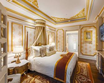 Dalat Palace Heritage Hotel - Dalat - Bedroom