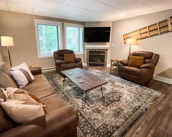 Ski in on Boyneland Run, Slps 18, Fully remodeled - Boyne Falls - Living room