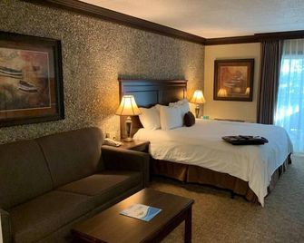 Fourwinds Lakeside Inn & Marina - Bloomington - Schlafzimmer