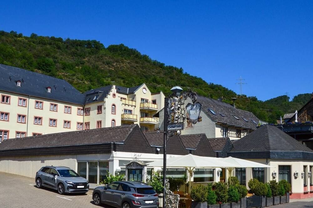 Schloß-Hotel Petry - Treis-Karden - Edifício
