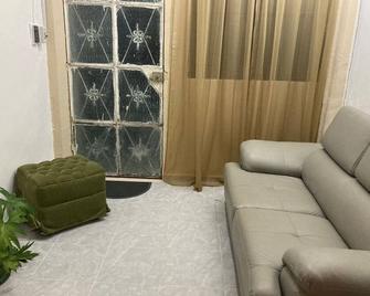 Bonito Estudio en Barrio de Santiago - Caucel - Sala de estar