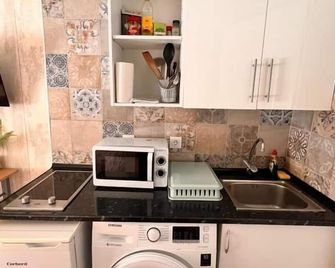 Begona 408 Compact City Center Studio By Namaste Elite - Torremolinos - Keittiö