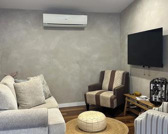 JamberrybytheBay – Stylish 2BR Stay Just 1 Minute to the Beach - Torquay - Obývací pokoj