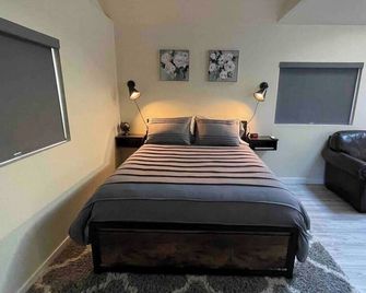 Galbraith Getaway Tiny House - Bellingham - Bedroom