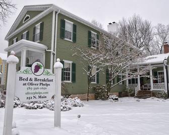 The Oliver Phelps Suite (oversized) - Canandaigua - Budova