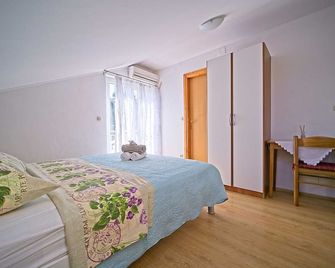 Matana Pomena - A3 One-Bedroom Apartment with Balcony and Park View - Pomena - Bedroom