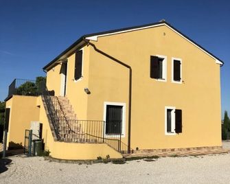 Agriturismo Pomod'Oro - Monte Urano - Building