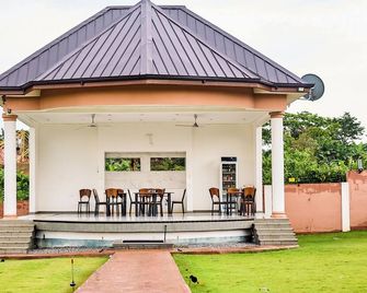 Jlk Guest House & Events Centre - Koforidua - Patio