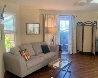 Peaceful and Private Cottage just 14 minutes from Thunder Valley Casino - Roseville