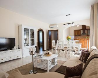 BlackSeaRama Golf & Villas - Balchik - Huiskamer
