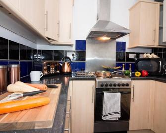 Magdalen Quarters - Exeter - Kitchen