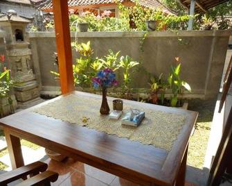 Cegeng Lestari Guesthouse - Klungkung - Patio
