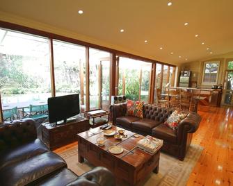 North Adelaide Heritage Cottages & Apartments - Adelaide - Living room