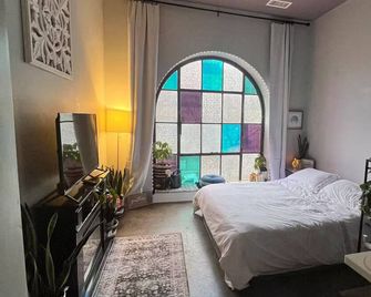 Lovely Bohemian Loft Downtwn, Amphitheater,Seaside Park,Metro North,2-10min walk - Bridgeport - Bedroom