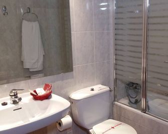 Hotel Real De Toledo - Toledo - Bathroom