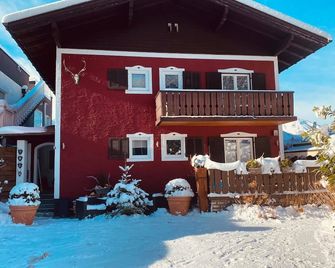 Chalet Austria, up to 10 p, 15 min to salzburg city, garden with direct amazing mountainview, BBQ&bikes&sunbeds for free, 15 min sound of music - Golling an der Salzach - Clădire