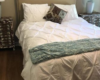 Vintner's Cottage One Block From Historic Downtown Lodi - Lodi - Bedroom
