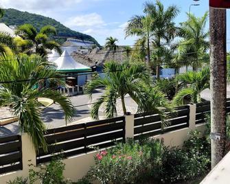 Fisherman's Point Beach-Front Condomania - Ocho Rios - Rakennus