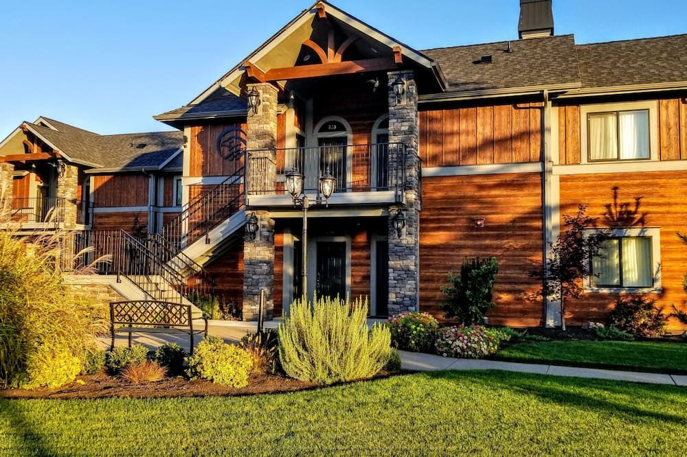 Resort at Eagle Point Golf Club Lodging