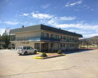 Travelodge by Wyndham Raton - Raton - Building