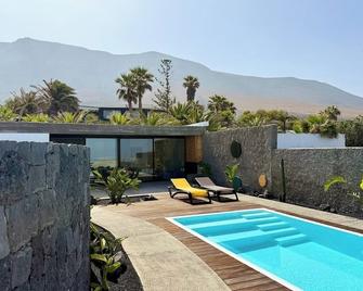 Canaryislandshost I Oliva - Caleta de Famara - Uima-allas