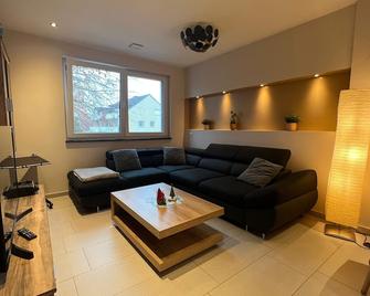 Apartment-Deluxe-Private Bathroom - Gutersloh - Living room