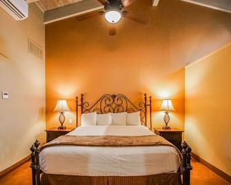 Villas at Poco Diablo, a VRI resort - Sedona - Bedroom
