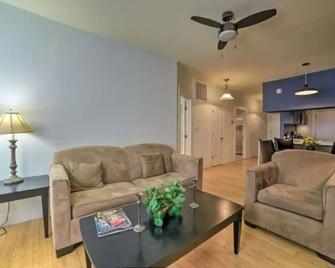 Chase Apartments At Light Street - Baltimore Inner Harbor & Convention Center - Baltimore - Living room