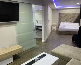 Deluxe Gold - Linares